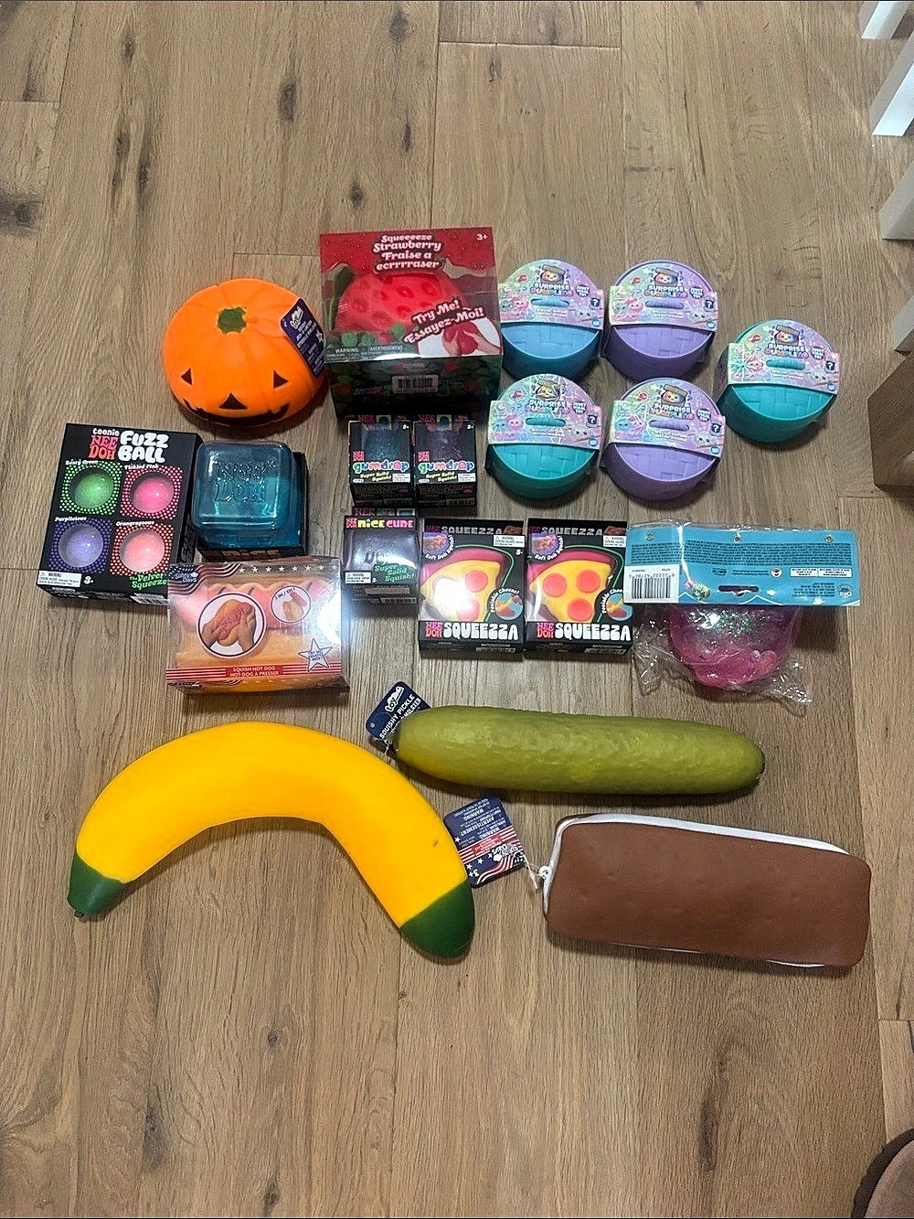 Everything pictured. All new. Banana tag fell off. Authentic. Ships in fun packa